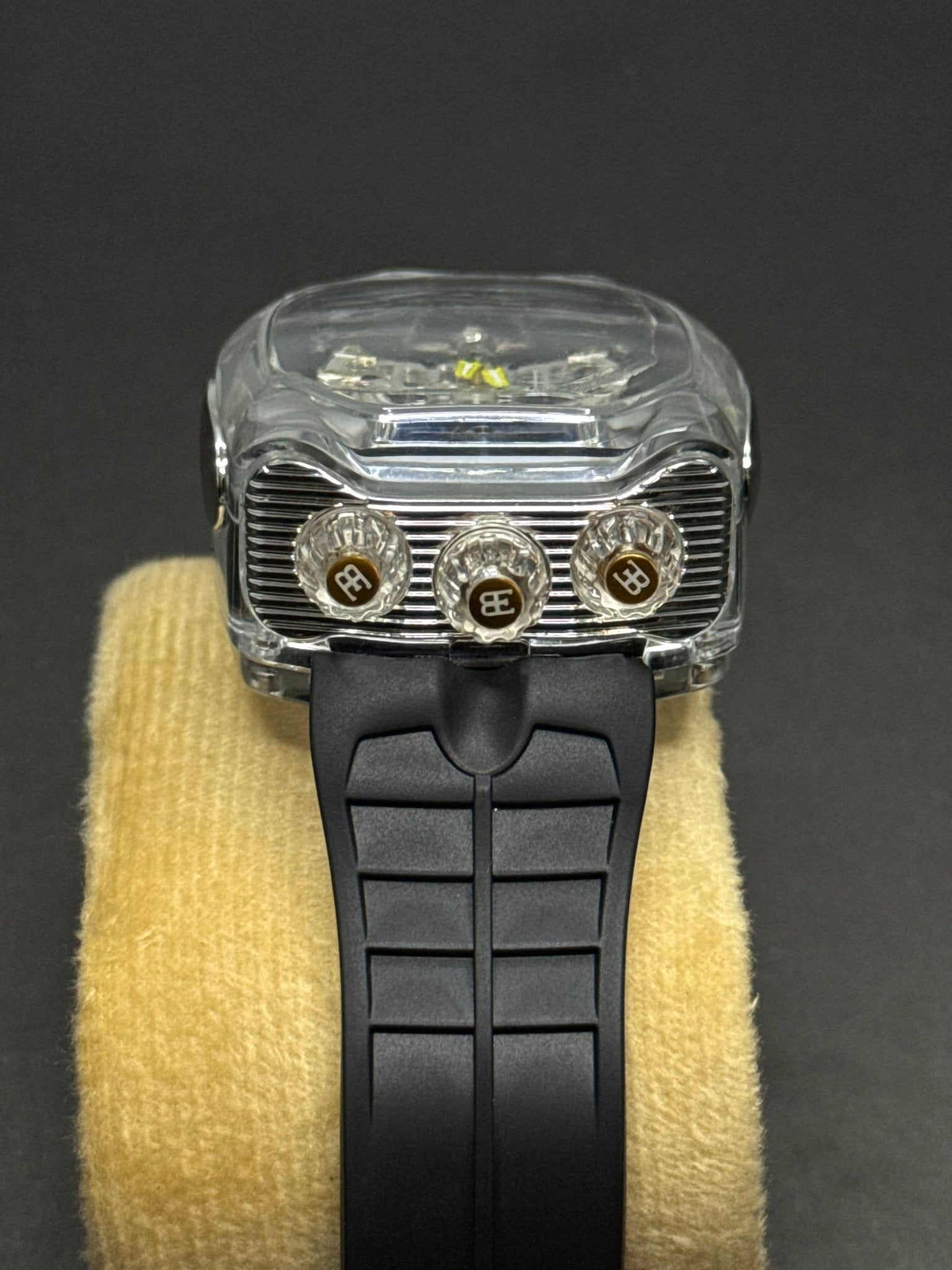 🏎️ Bugatti Chiron Black & Silver Watch – Premium Rubber Strap Edition - sheikhstore